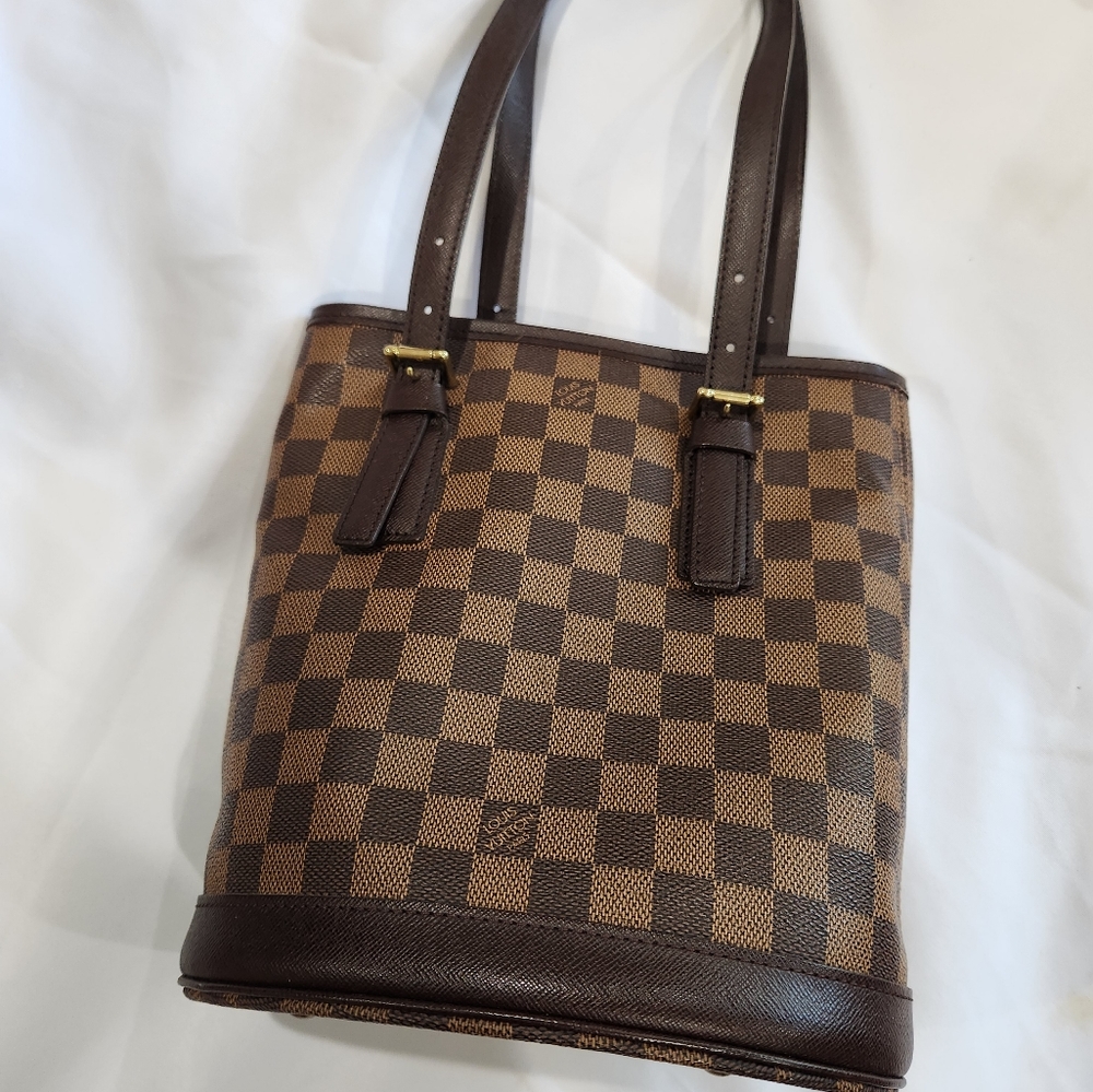 Louis Vuitton Damier Canvas Marais Bucket Bag
